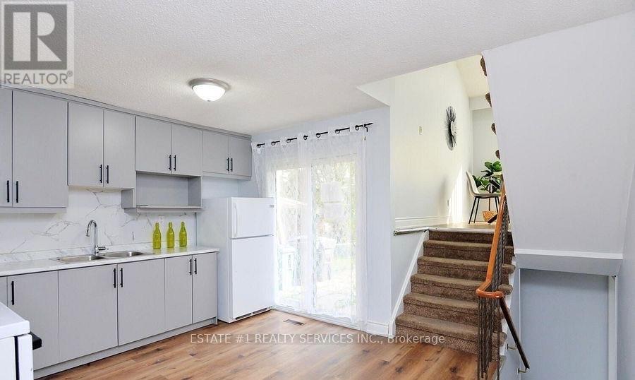 33 Camberley Crescent Property Photo 6