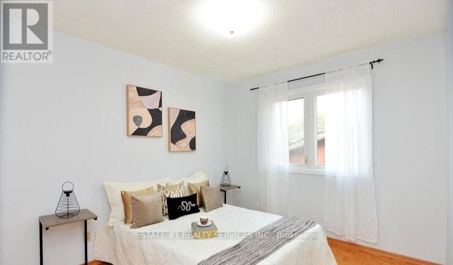 33 Camberley Crescent Property Photo 12