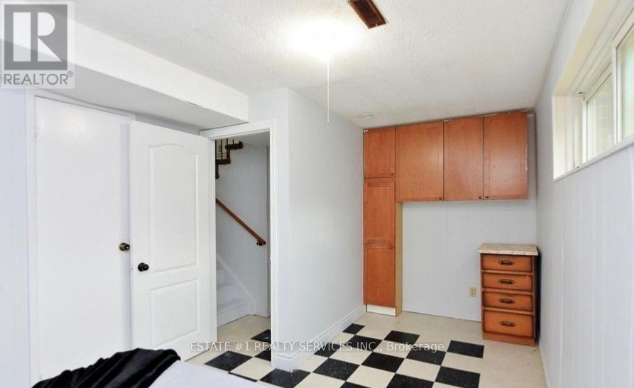33 Camberley Crescent Property Photo 13