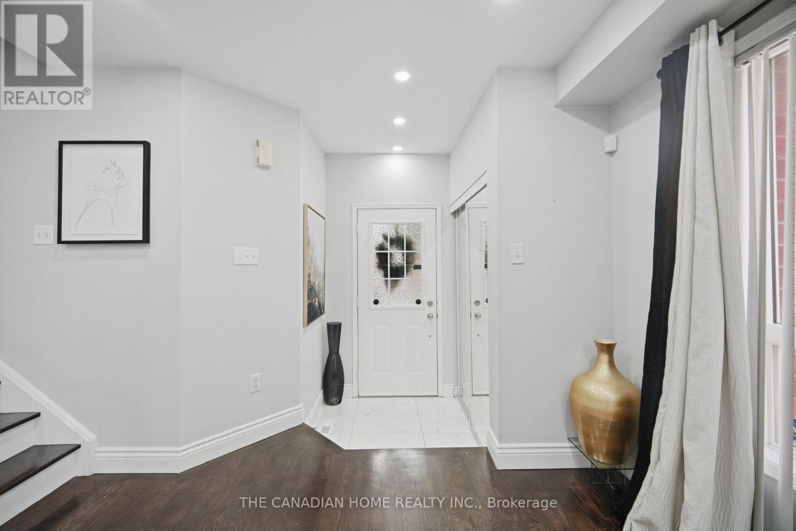 8 Vauxhall Crescent Property Photo 7