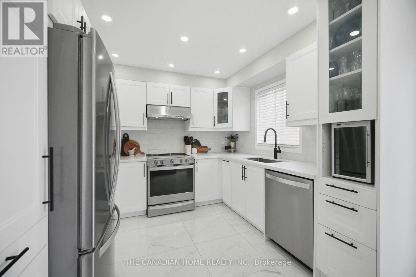 8 Vauxhall Crescent Property Photo 14