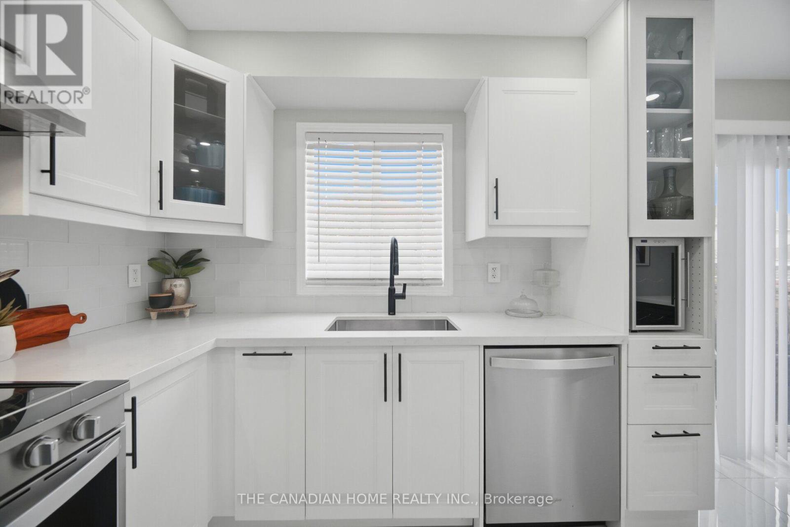 8 Vauxhall Crescent Property Photo 15