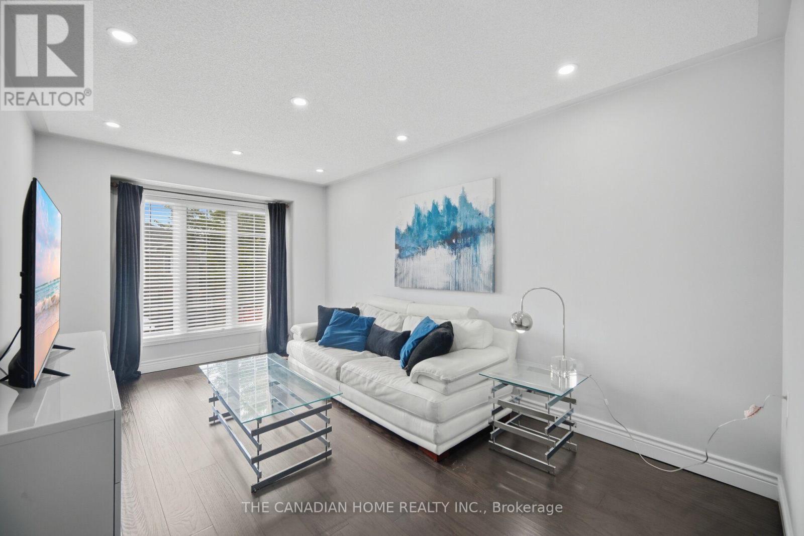 8 Vauxhall Crescent Property Photo 20