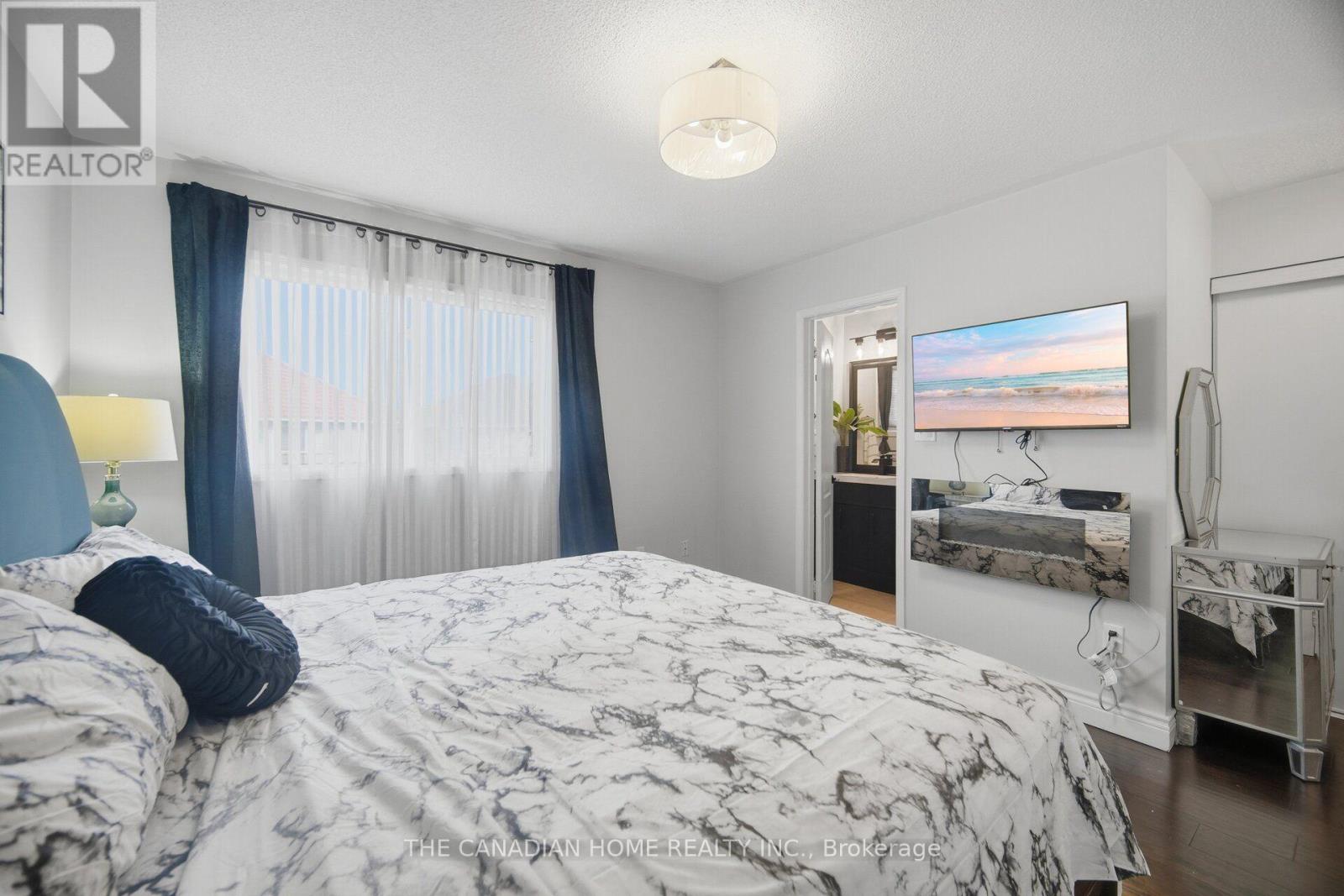 8 Vauxhall Crescent Property Photo 25
