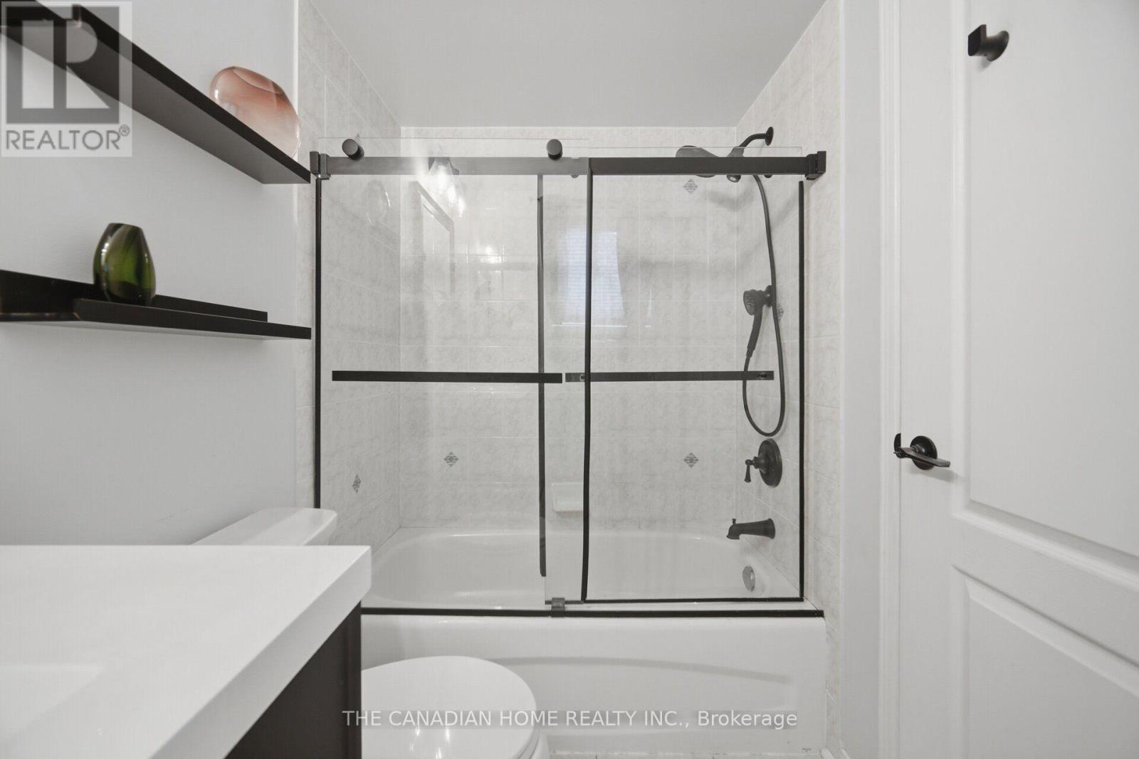 8 Vauxhall Crescent Property Photo 27