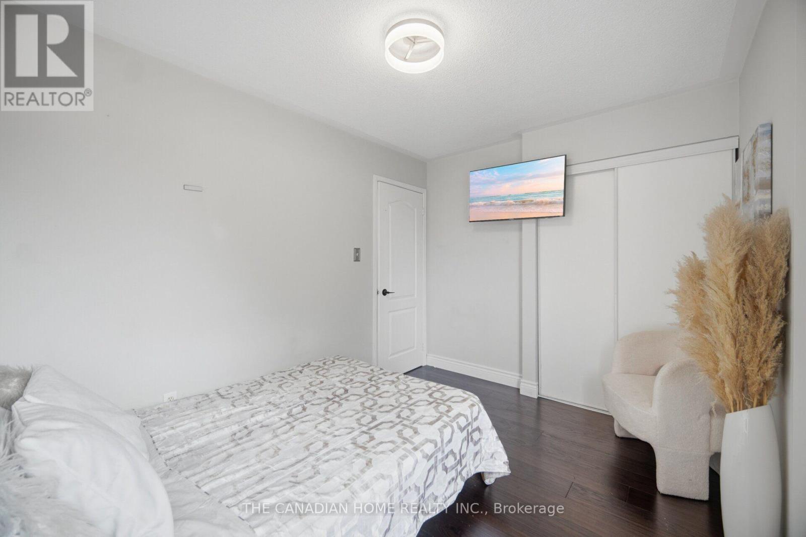 8 Vauxhall Crescent Property Photo 29