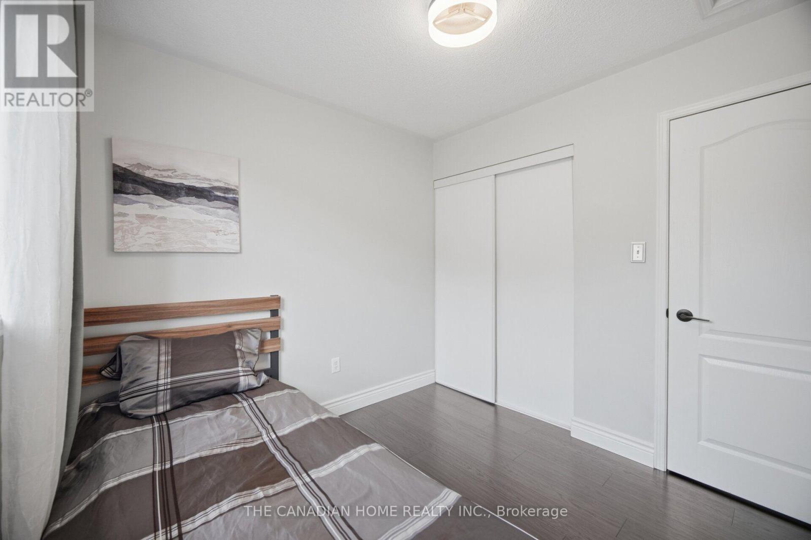 8 Vauxhall Crescent Property Photo 31