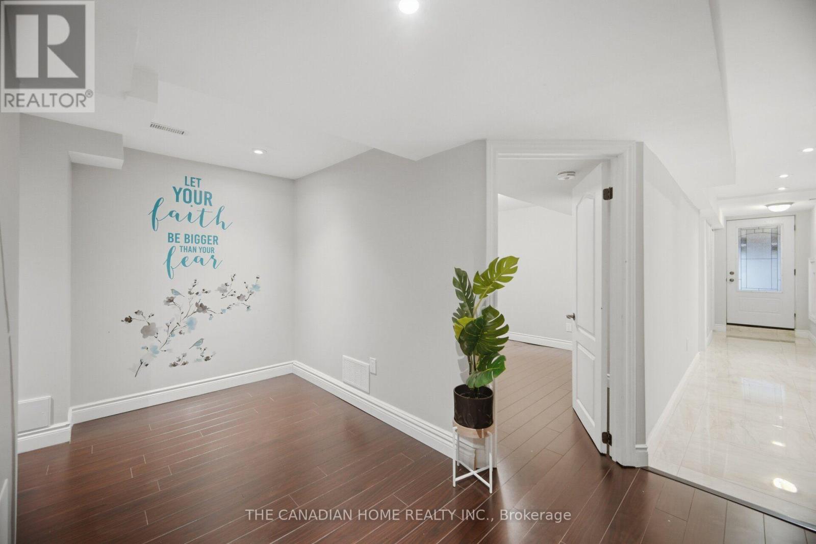8 Vauxhall Crescent Property Photo 35