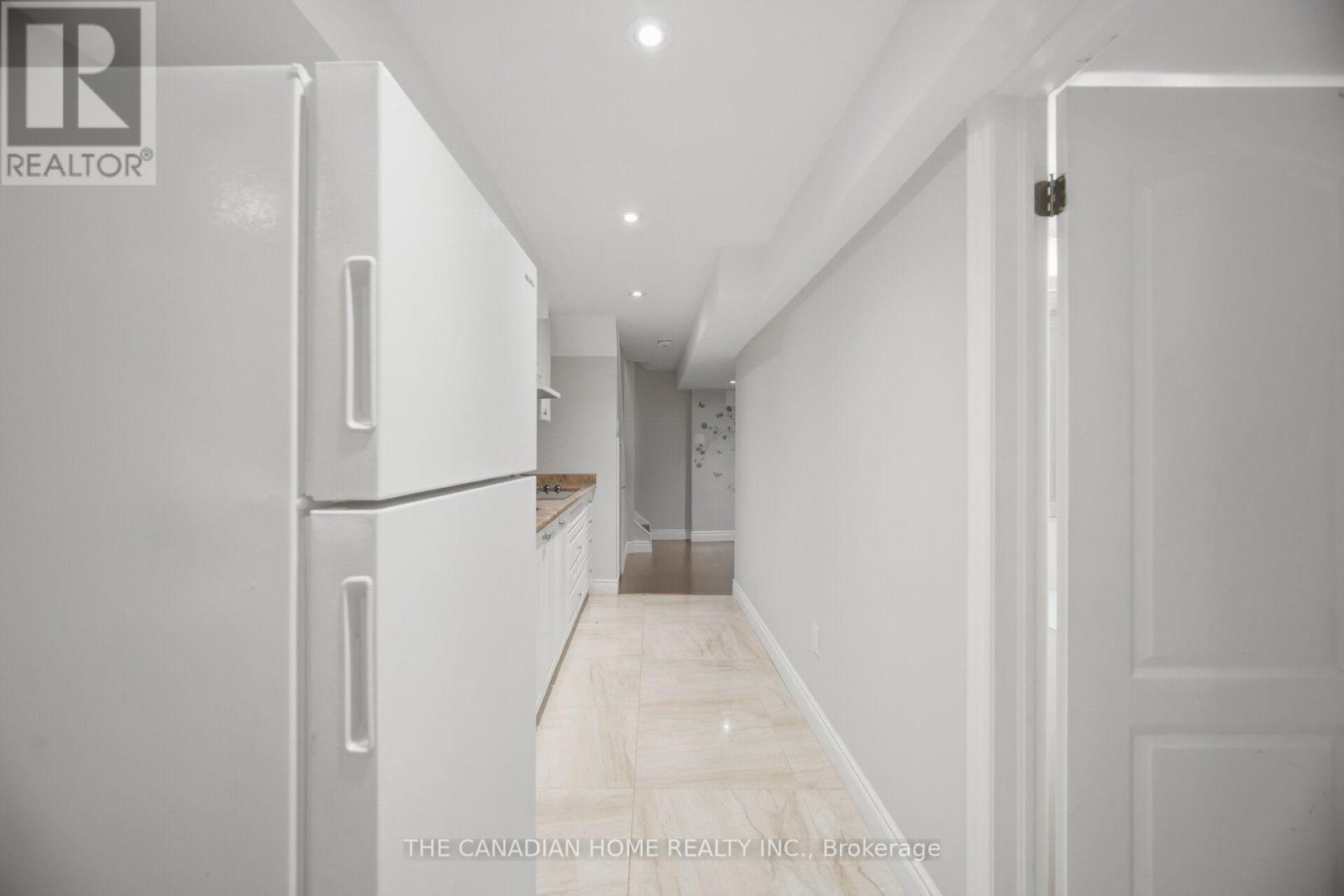 8 Vauxhall Crescent Property Photo 36