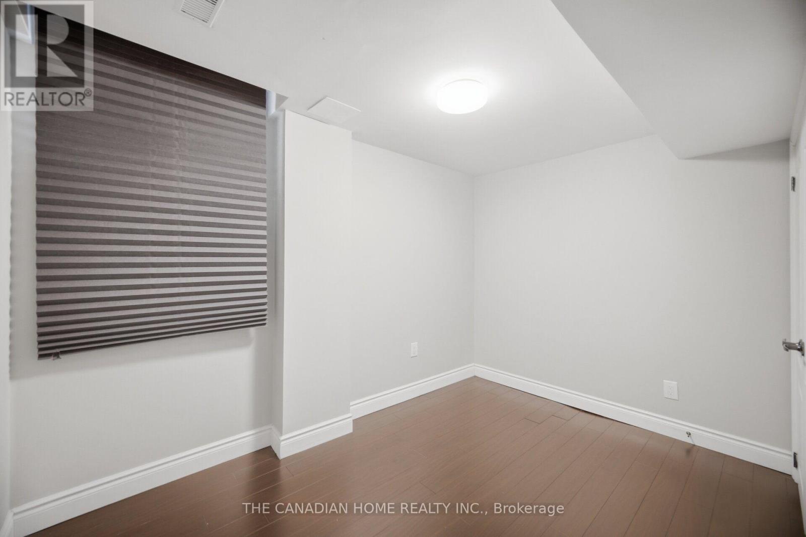 8 Vauxhall Crescent Property Photo 38