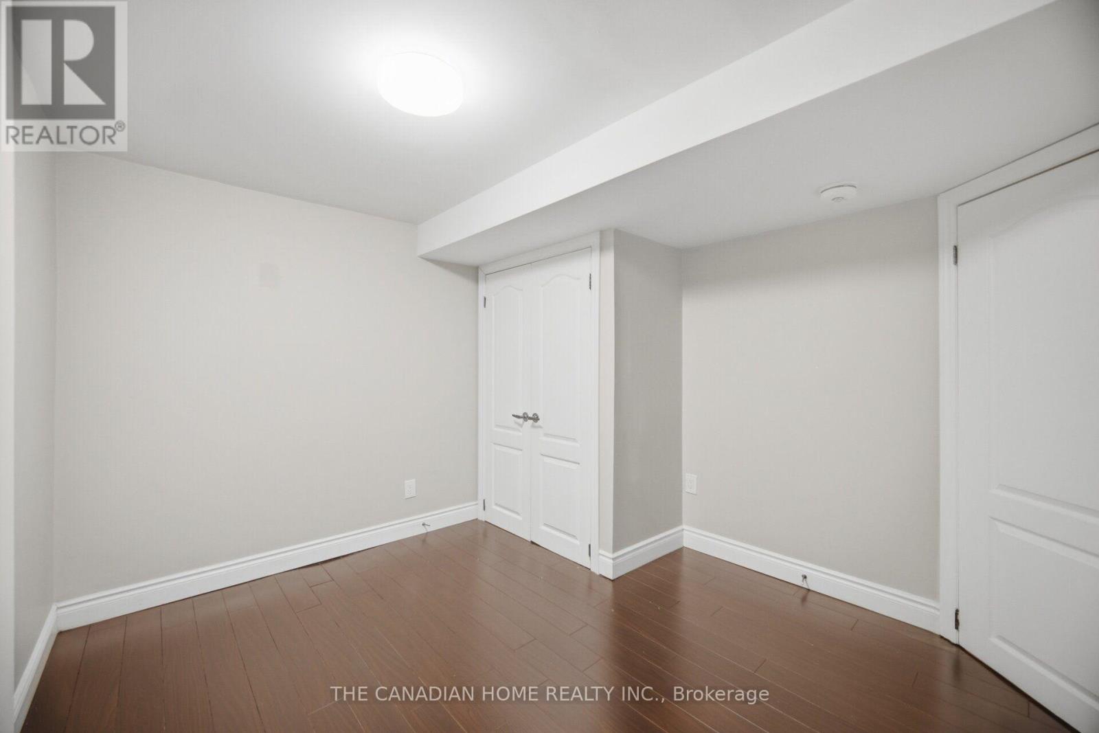 8 Vauxhall Crescent Property Photo 39