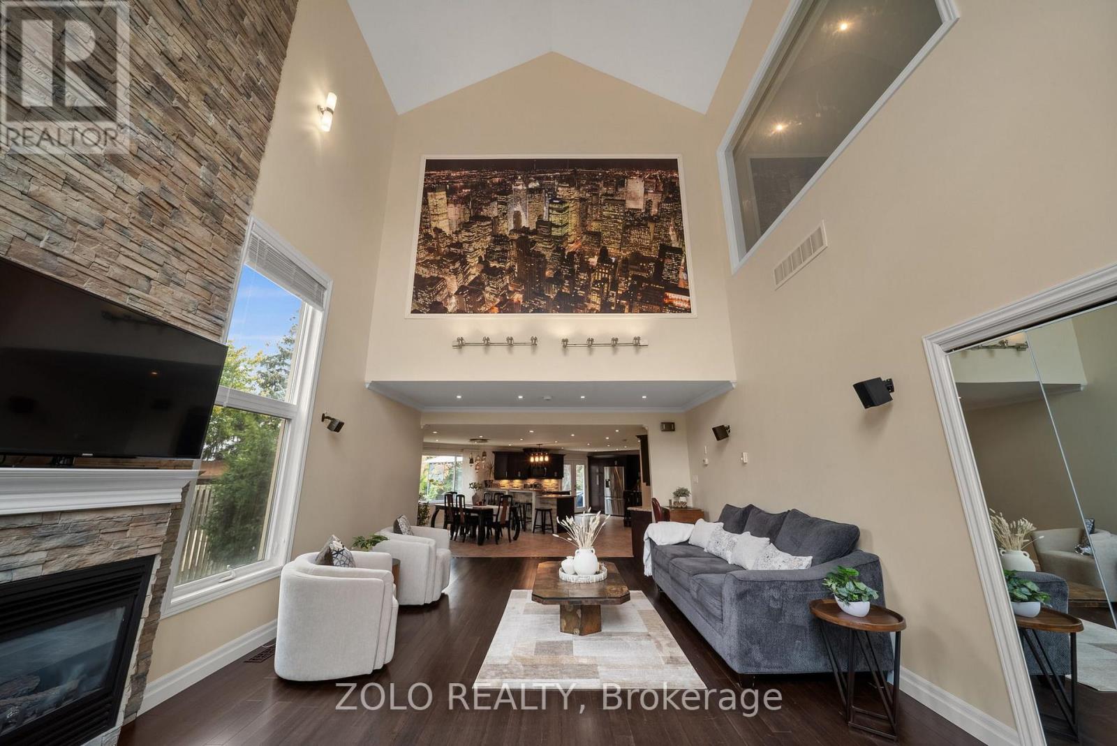 6911b Hickling Crescent Property Photo 1