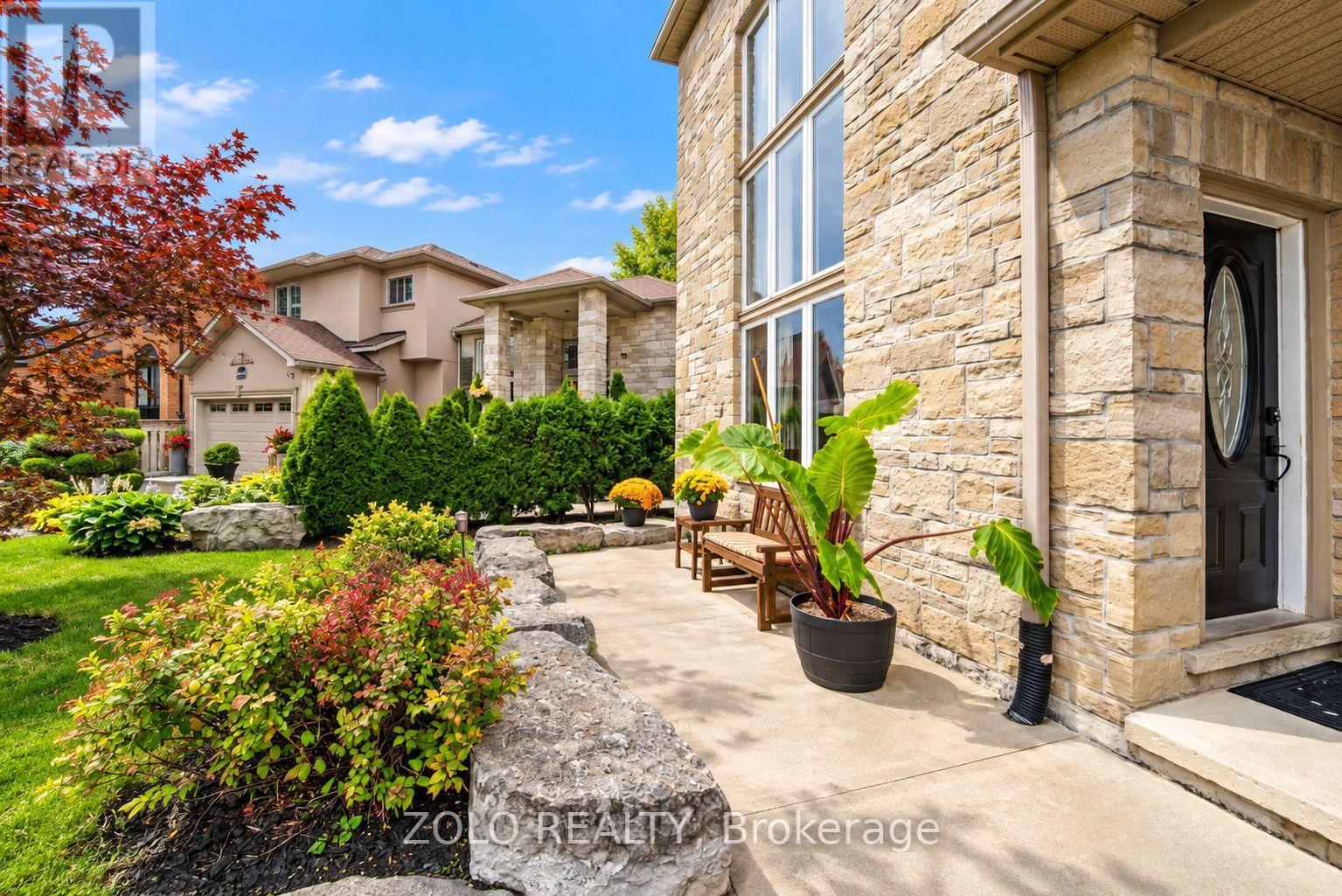 6911b Hickling Crescent Property Photo 4