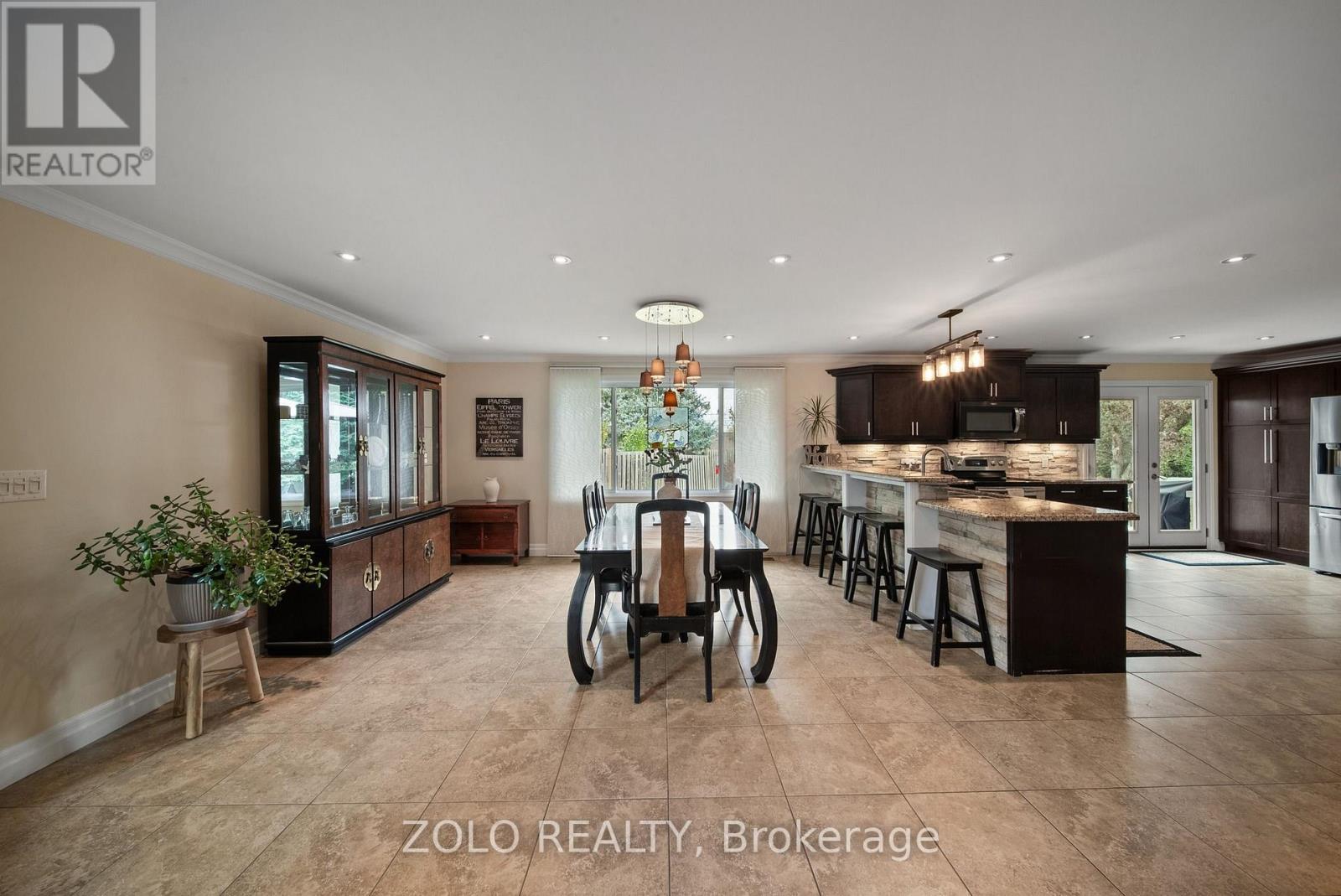 6911b Hickling Crescent Property Photo 11