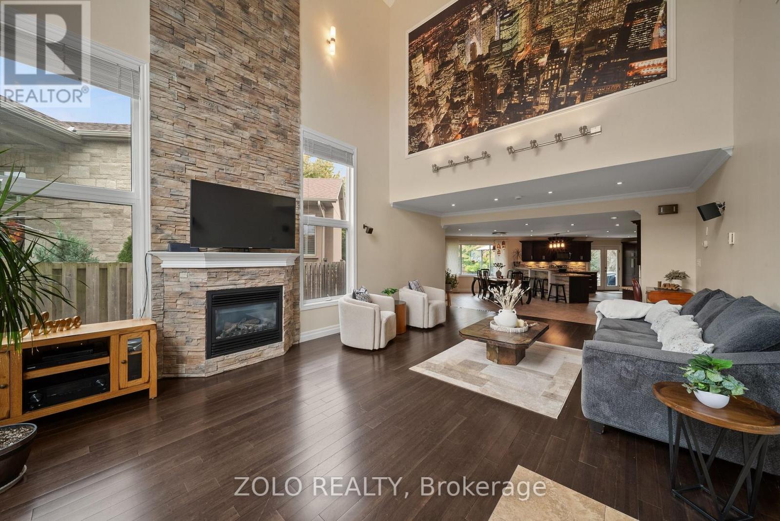 6911b Hickling Crescent Property Photo 12
