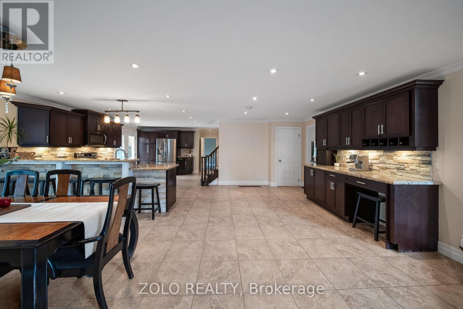 6911b Hickling Crescent Property Photo 15