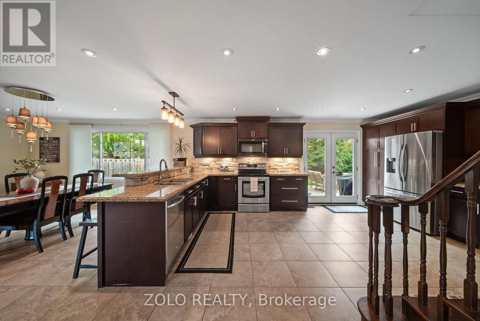 6911b Hickling Crescent Property Photo 18