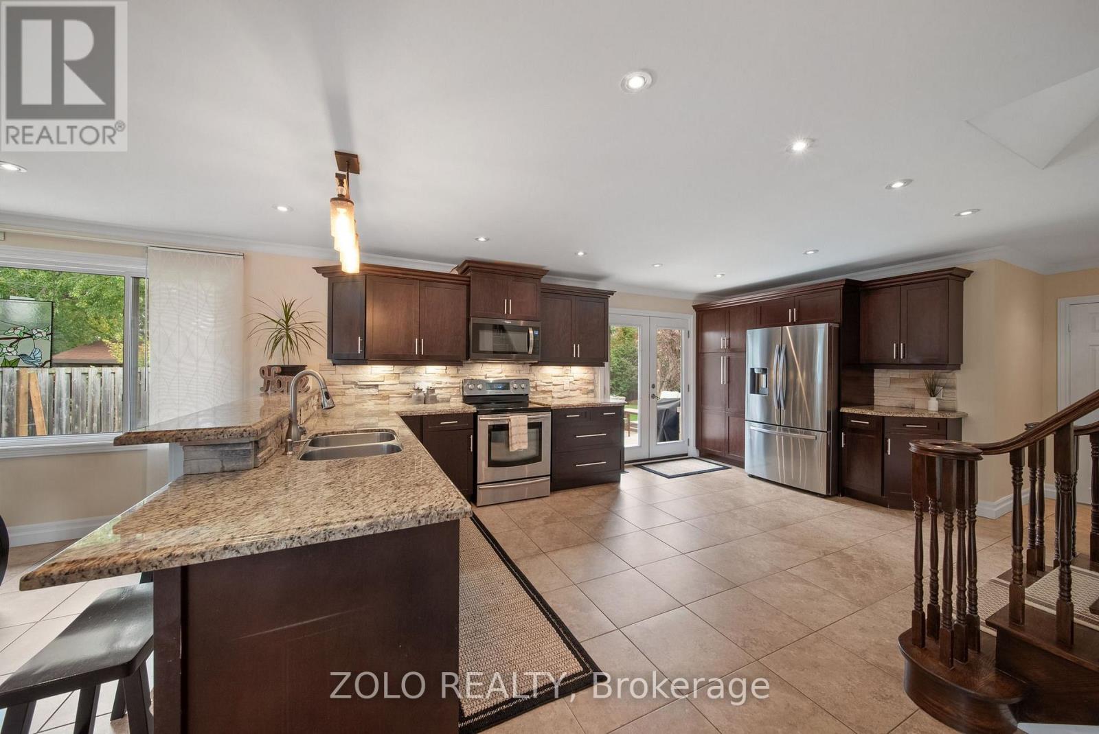 6911b Hickling Crescent Property Photo 19