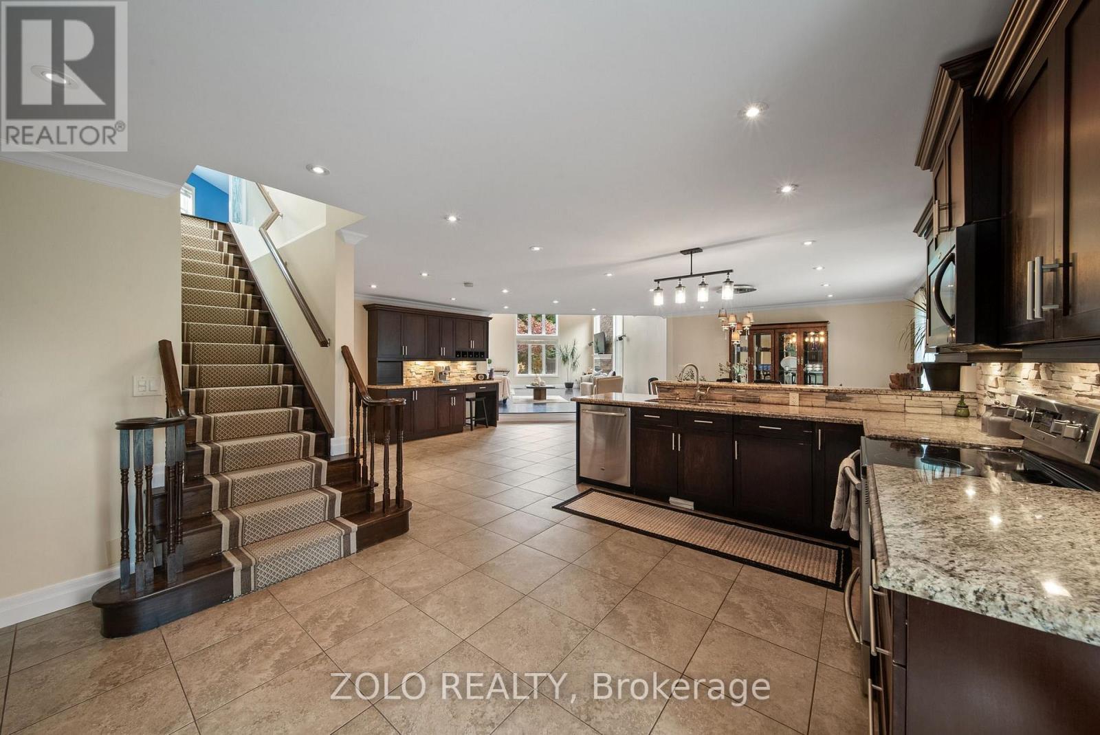 6911b Hickling Crescent Property Photo 20
