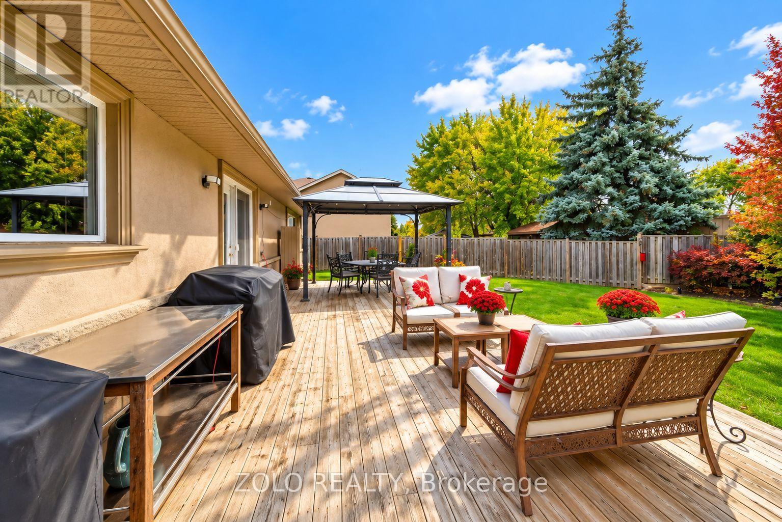 6911b Hickling Crescent Property Photo 30