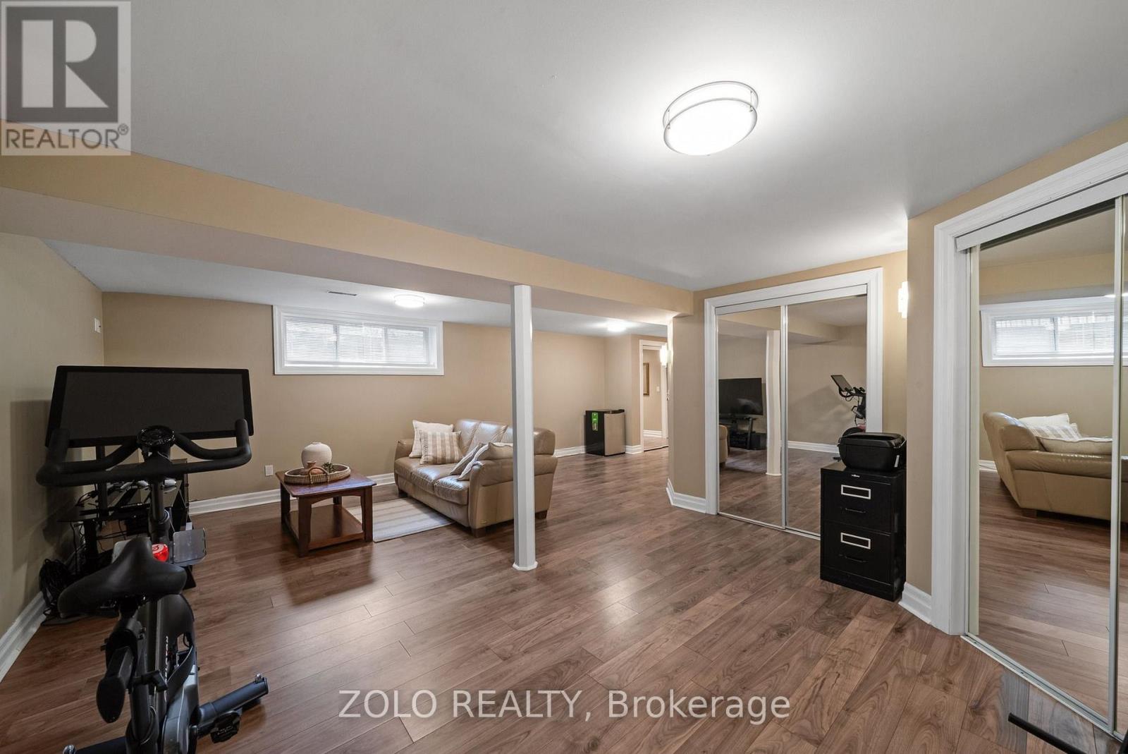 6911b Hickling Crescent Property Photo 32