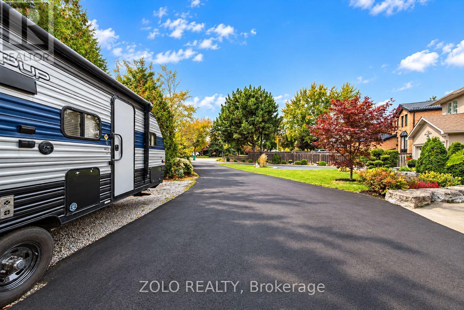 6911b Hickling Crescent Property Photo 44