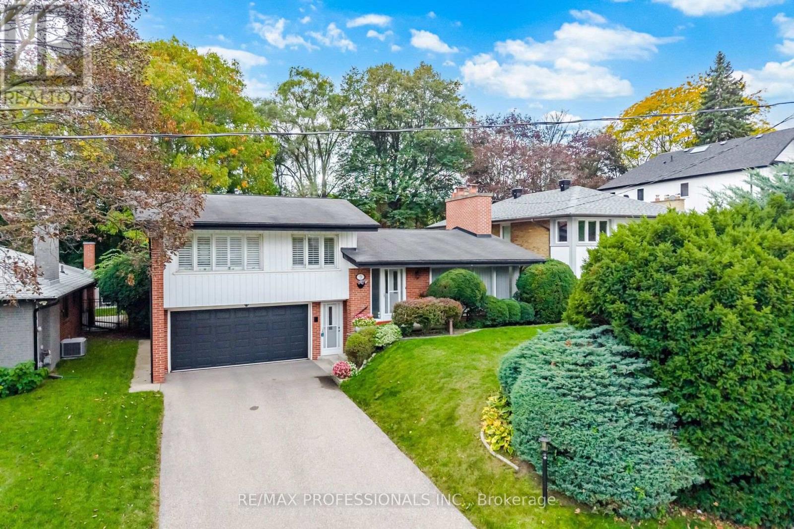 9 Humber Ridge Drive Property Photo 2