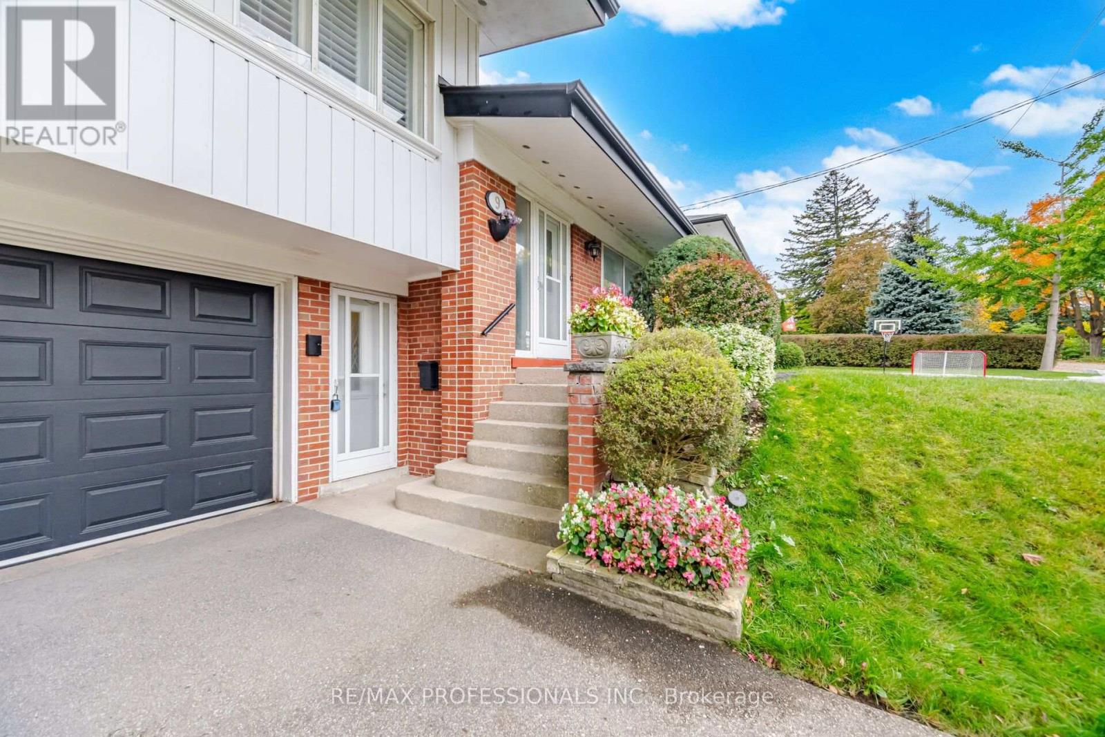 9 Humber Ridge Drive Property Photo 3