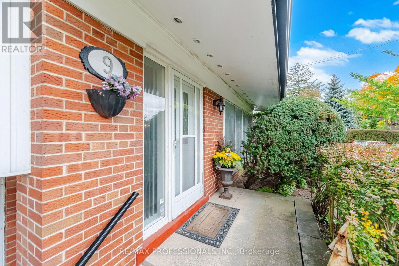 9 Humber Ridge Drive Property Photo 4