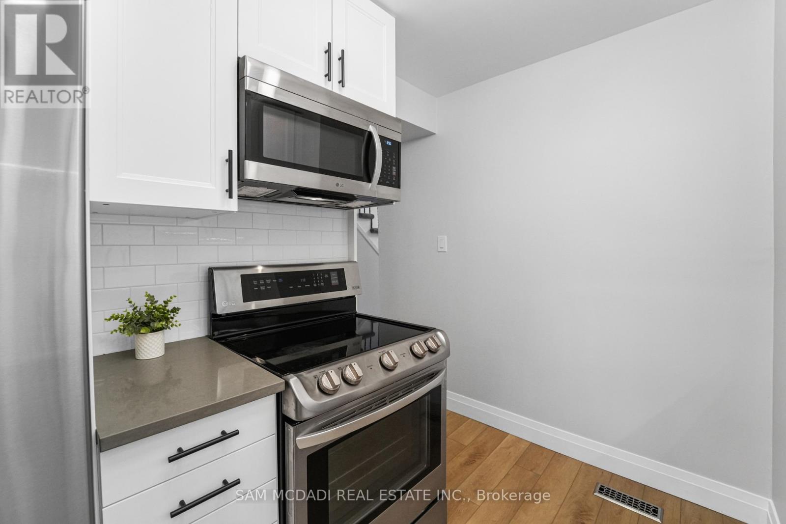 157 - 400 Mississauga Valley Boulevard Property Photo 10
