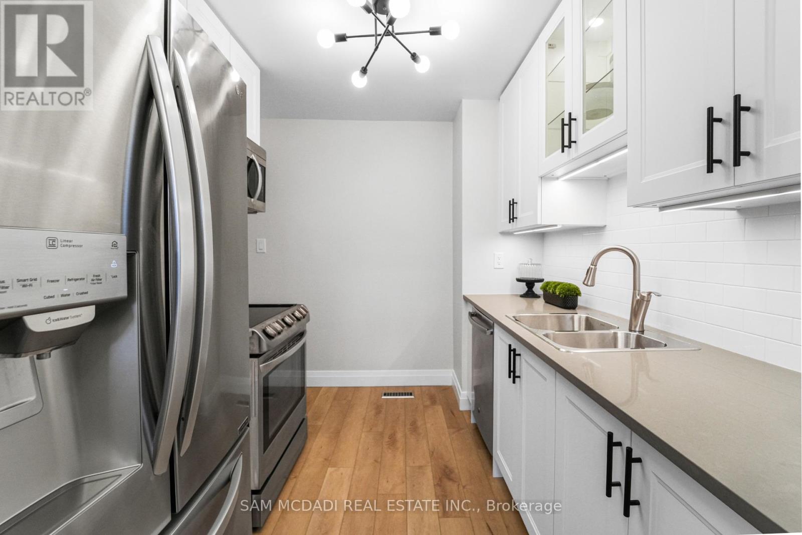 157 - 400 Mississauga Valley Boulevard Property Photo 13