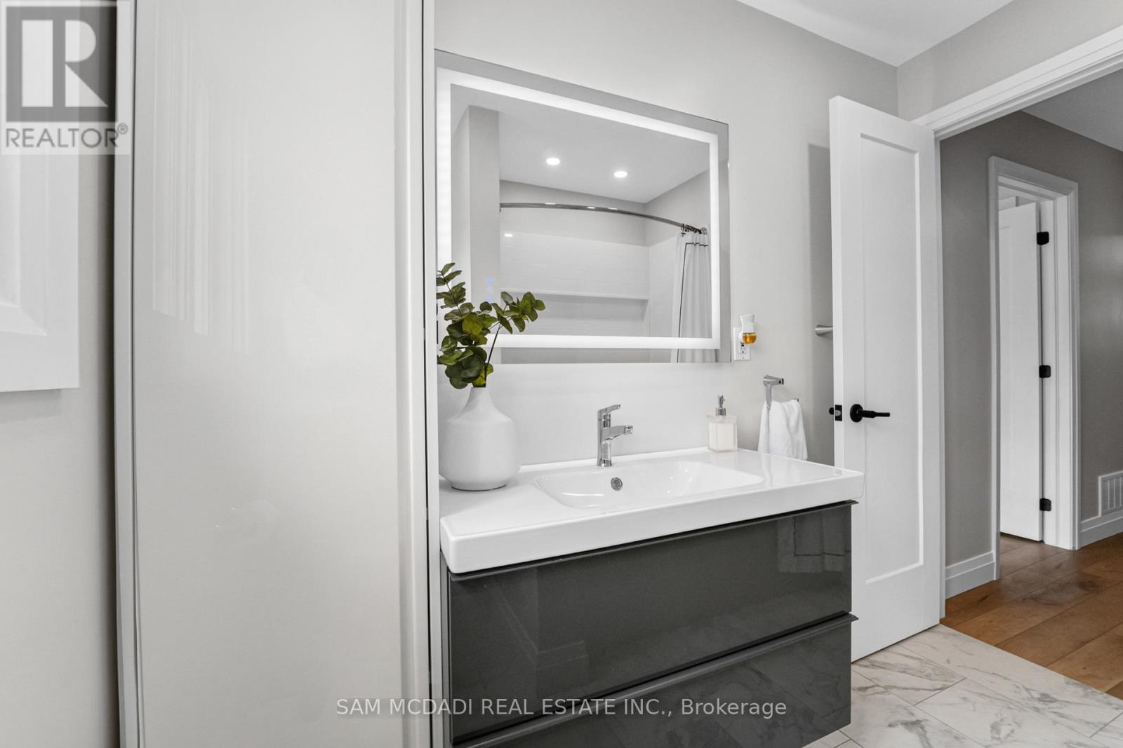 157 - 400 Mississauga Valley Boulevard Property Photo 24