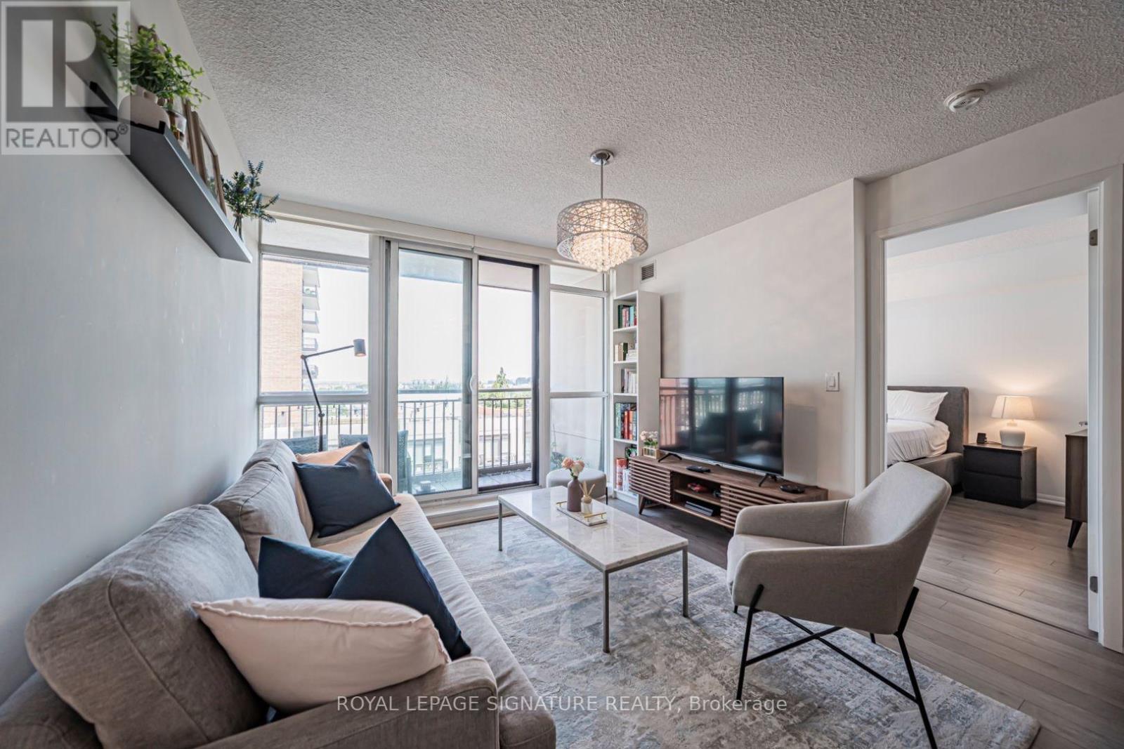 1017 - 830 LAWRENCE AVENUE W Property Photo 1