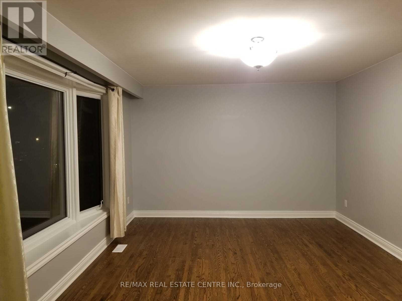 363 Duncombe Drive Property Photo 6