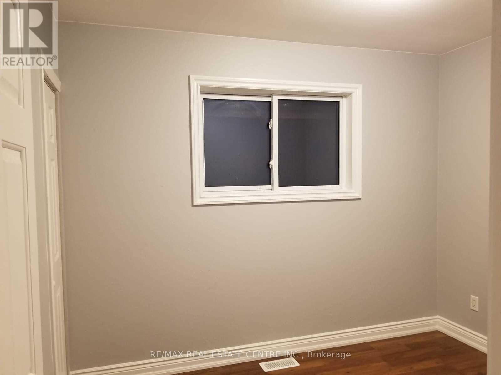 363 Duncombe Drive Property Photo 8