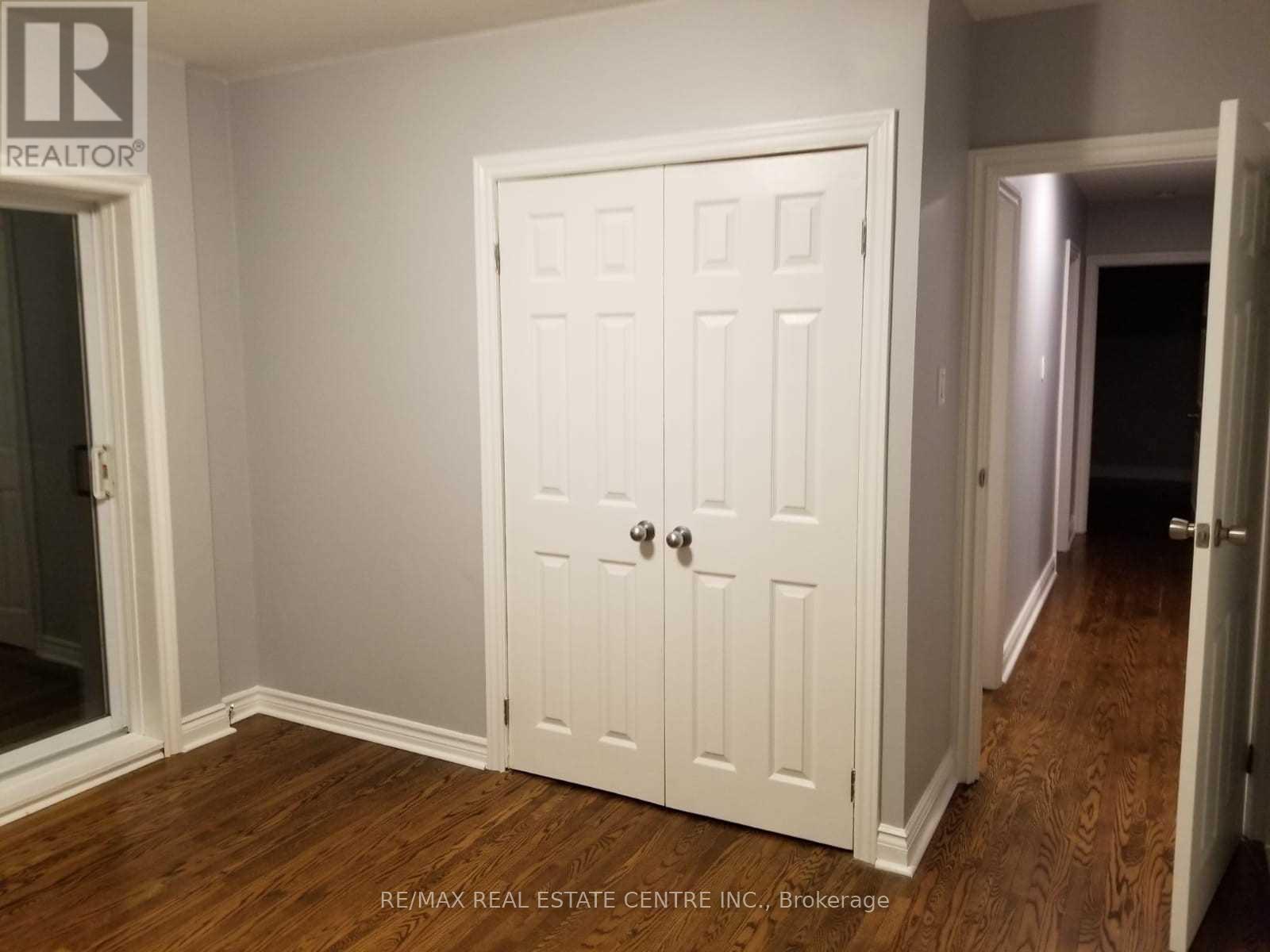 363 Duncombe Drive Property Photo 9