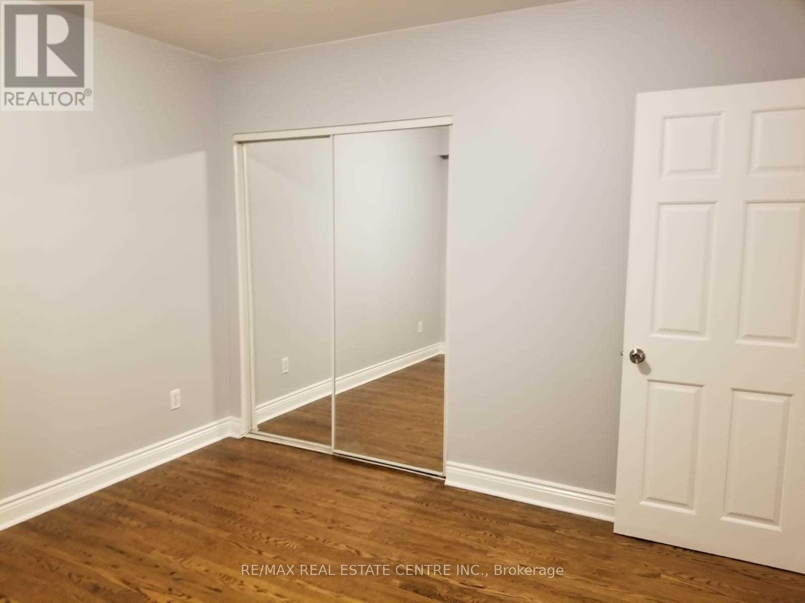 363 Duncombe Drive Property Photo 12