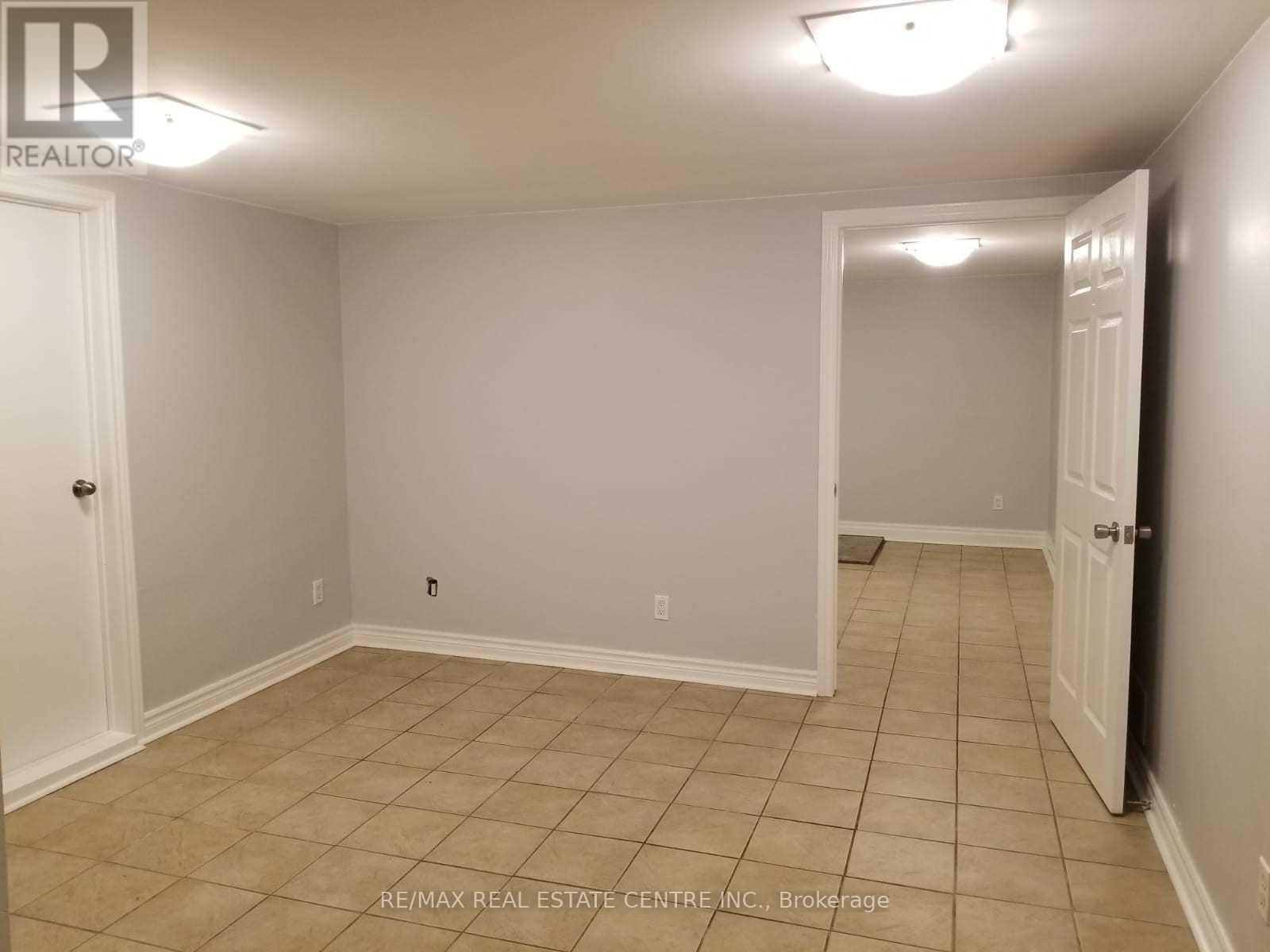 363 Duncombe Drive Property Photo 13