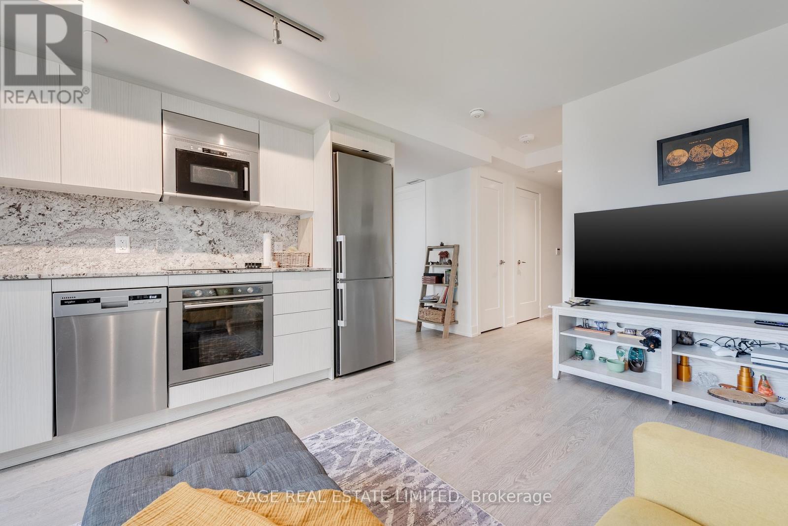 834 - 5 Mabelle Avenue Property Photo 4