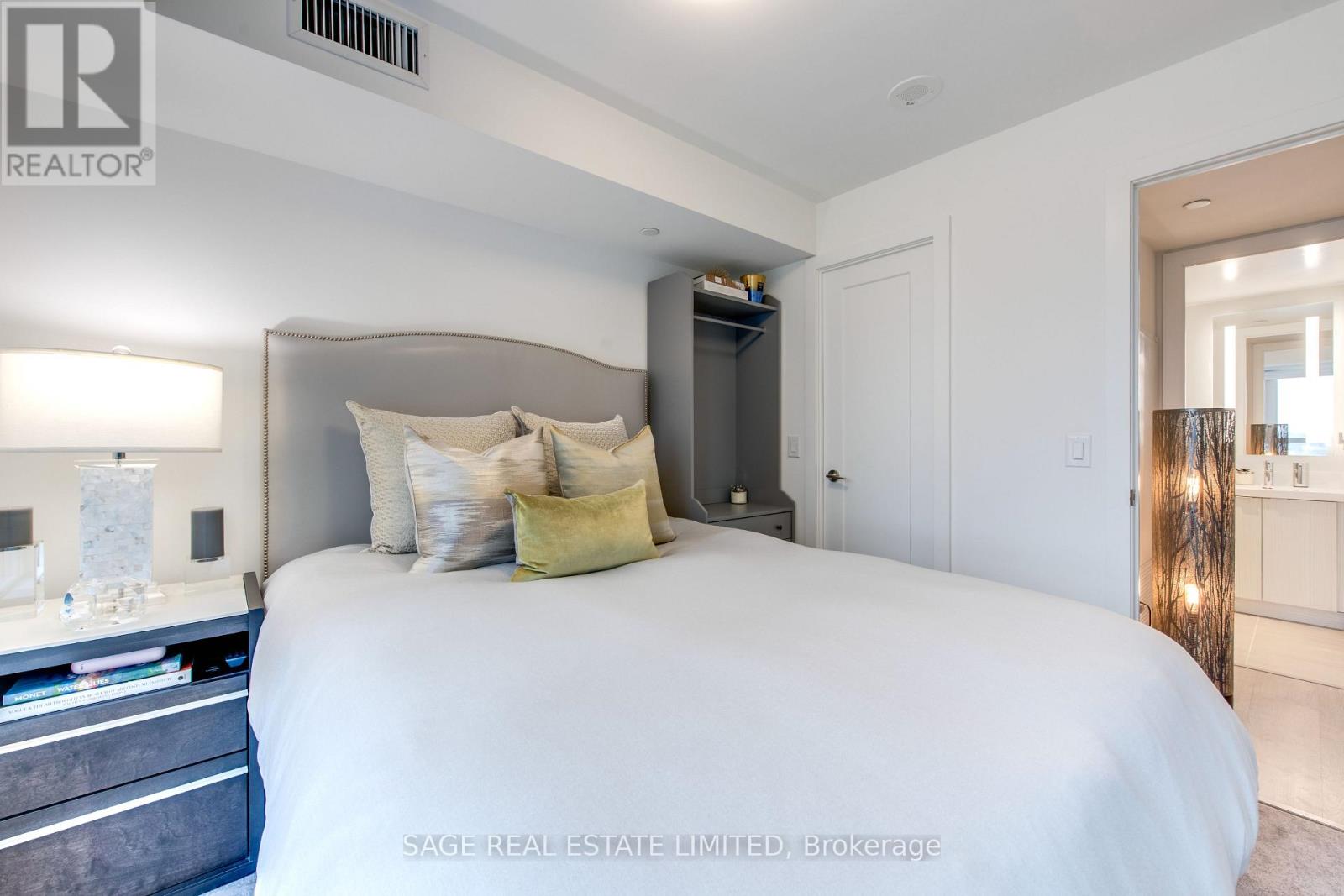 834 - 5 Mabelle Avenue Property Photo 10