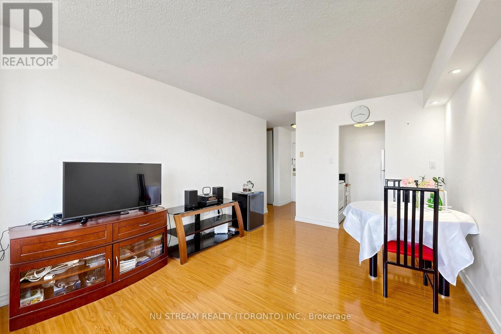 604 - 100 Lotherton Pathway Property Photo 7