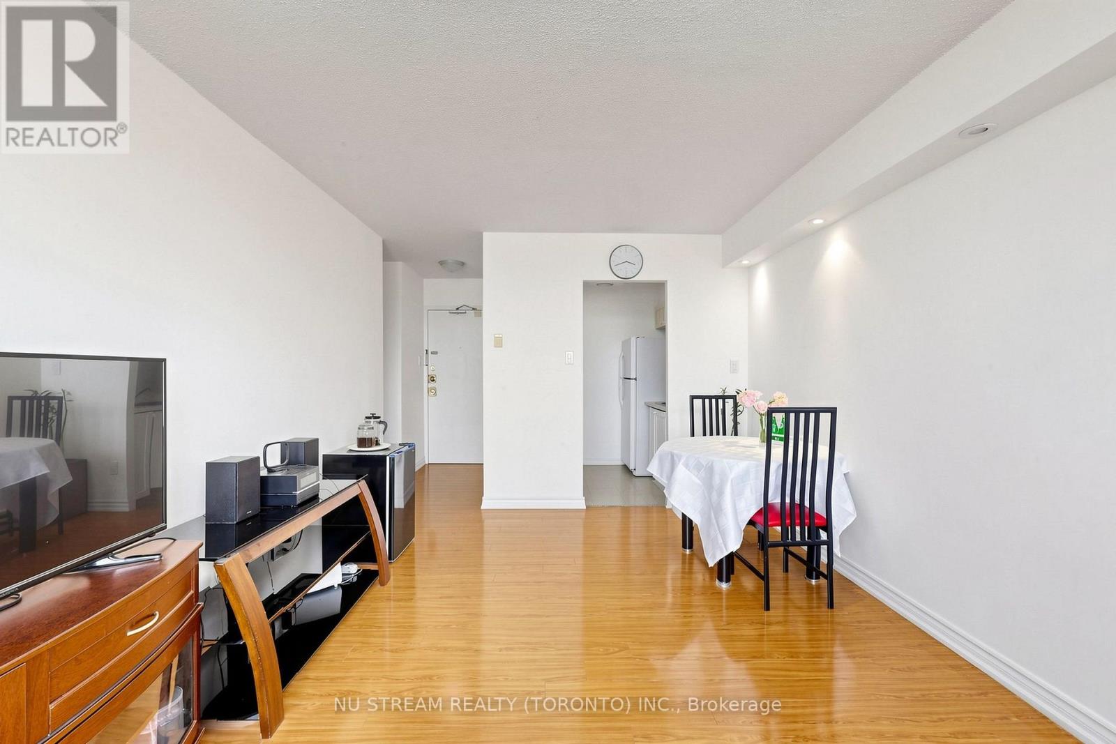 604 - 100 Lotherton Pathway Property Photo 8