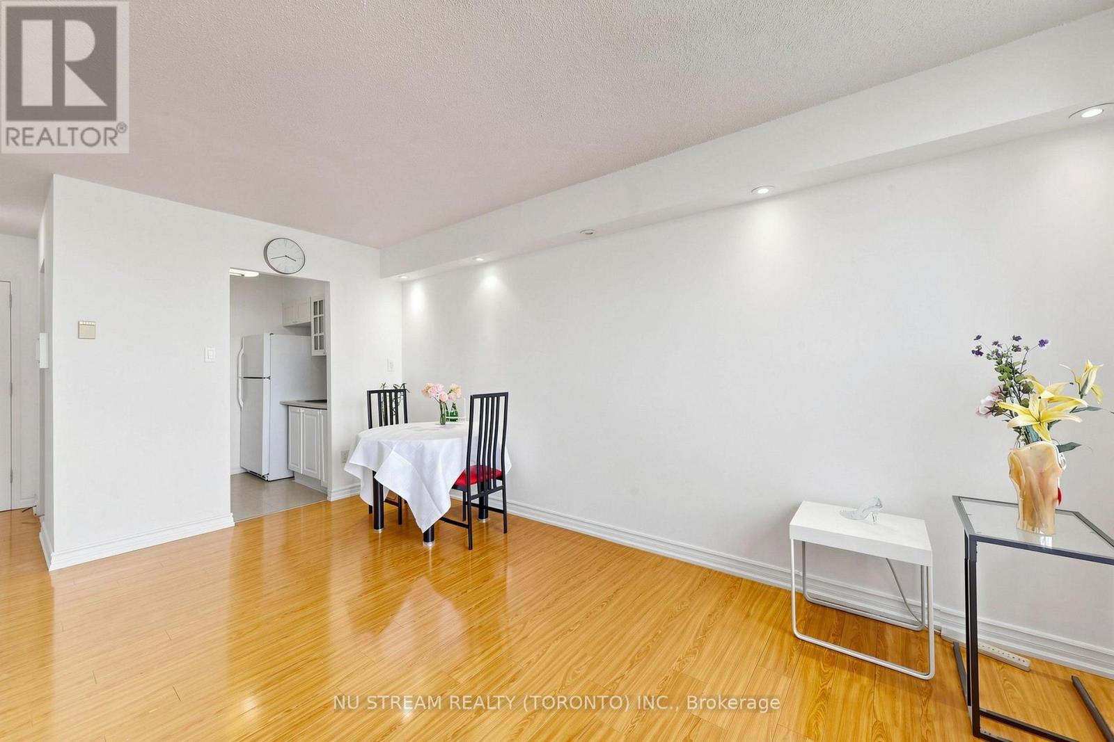 604 - 100 Lotherton Pathway Property Photo 9