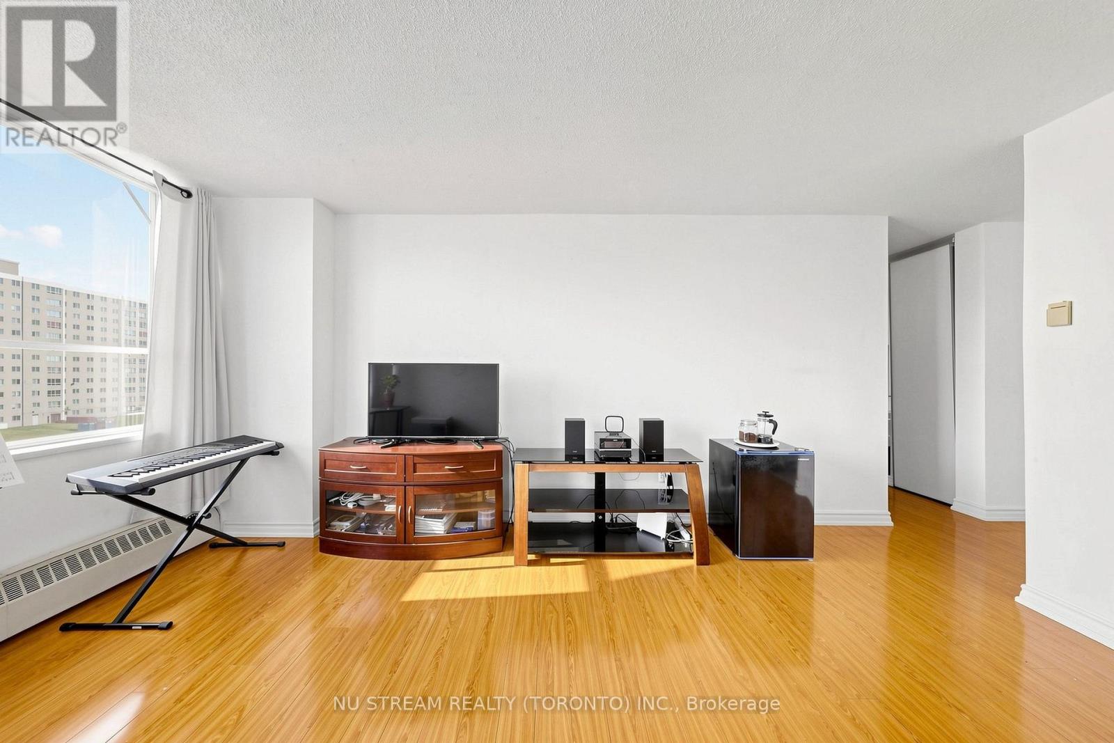 604 - 100 Lotherton Pathway Property Photo 10