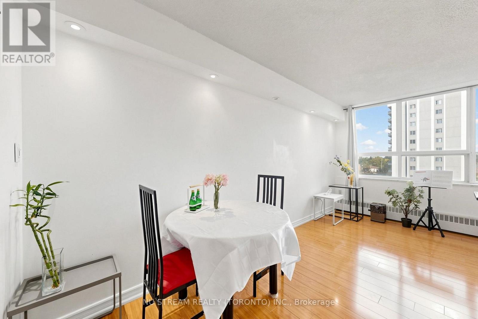 604 - 100 Lotherton Pathway Property Photo 12