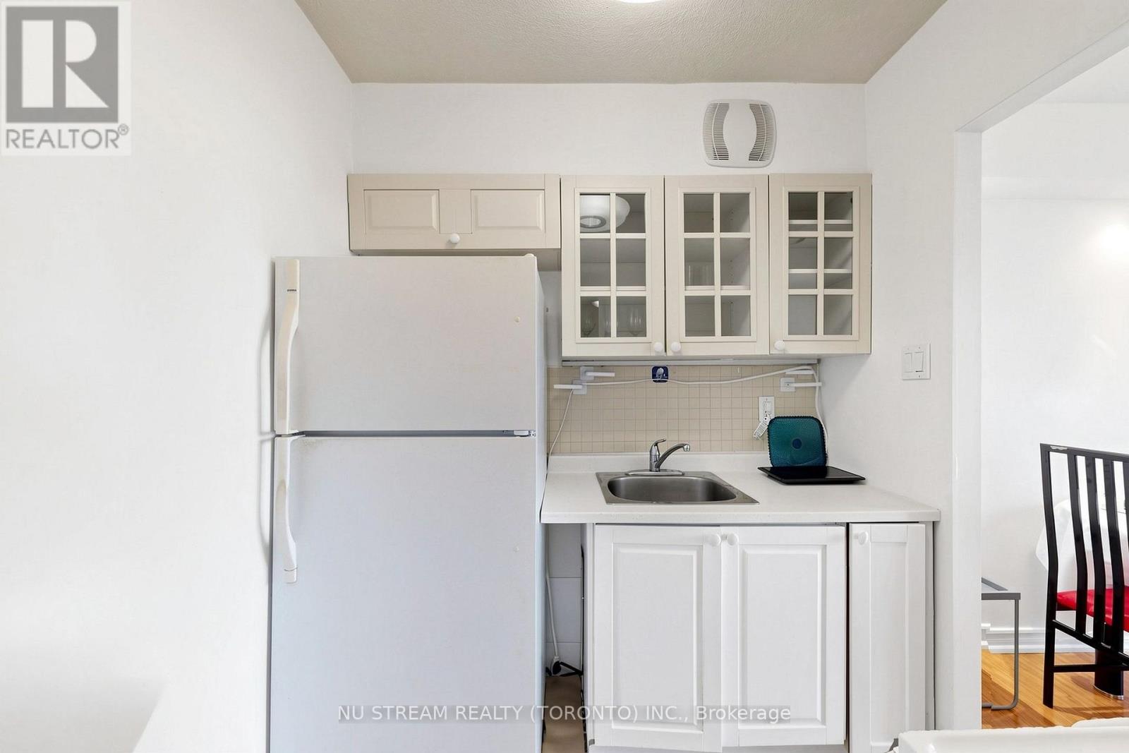 604 - 100 Lotherton Pathway Property Photo 18