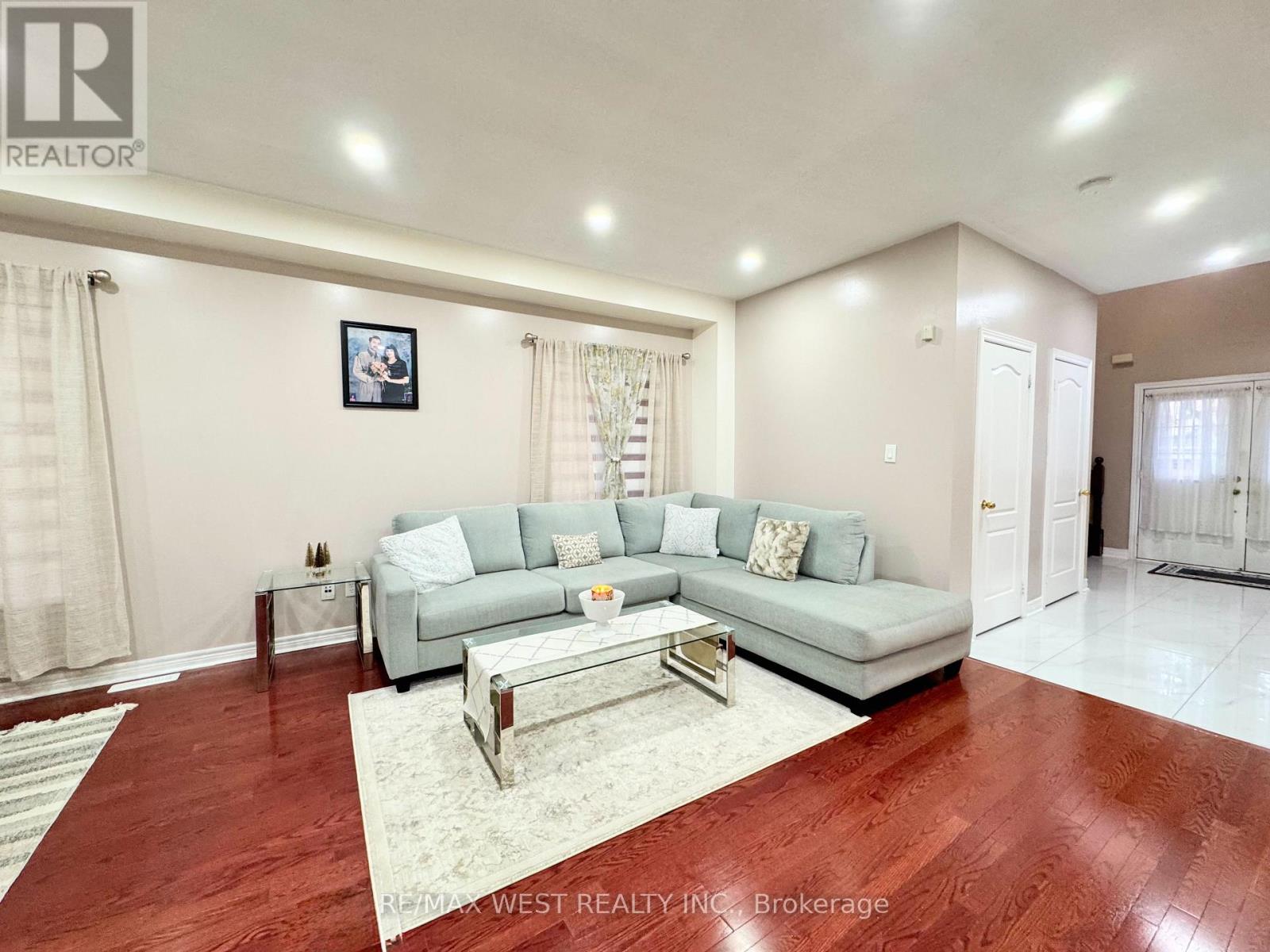 43 Tatra Crescent Property Photo 7