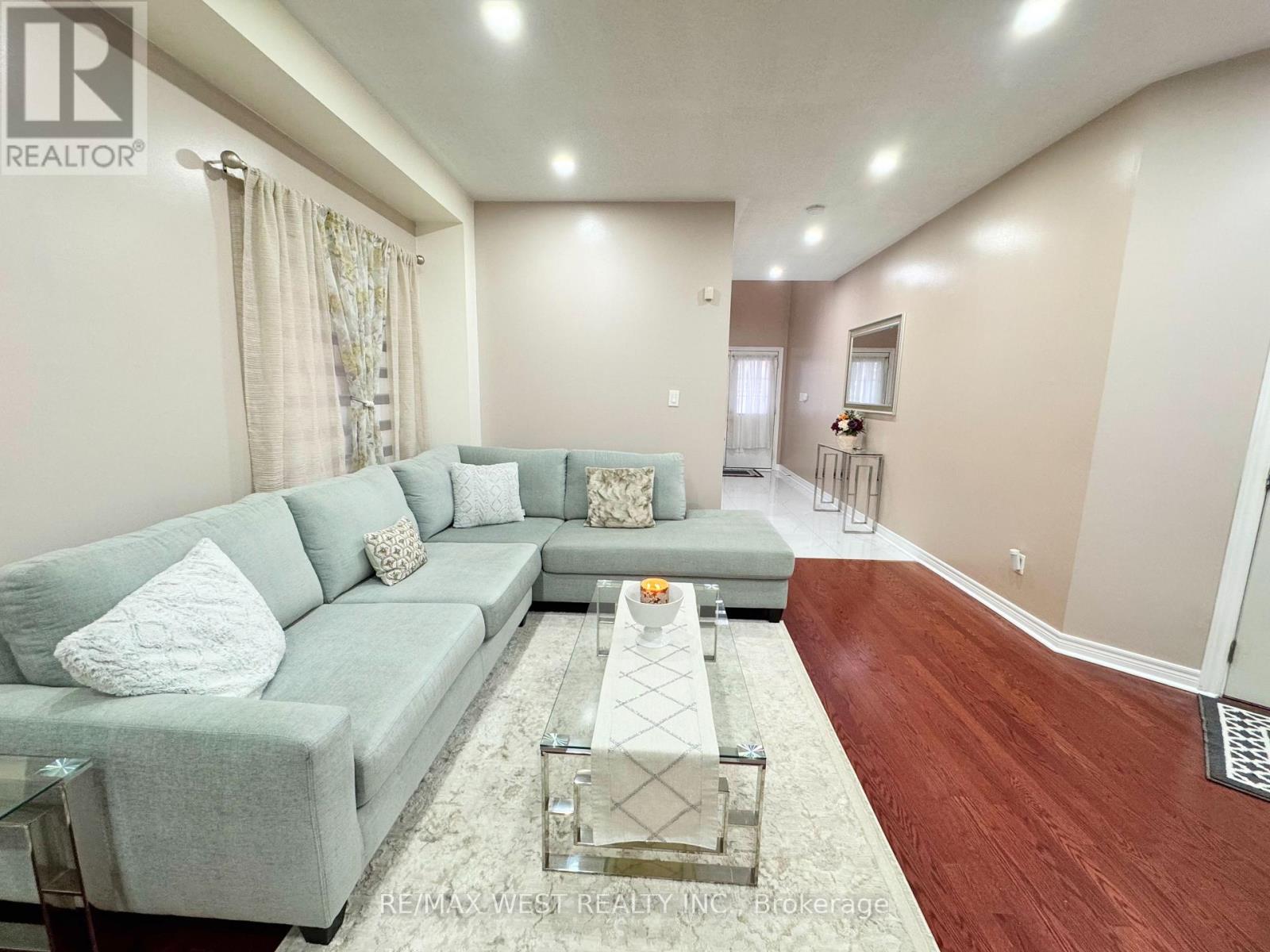 43 Tatra Crescent Property Photo 8