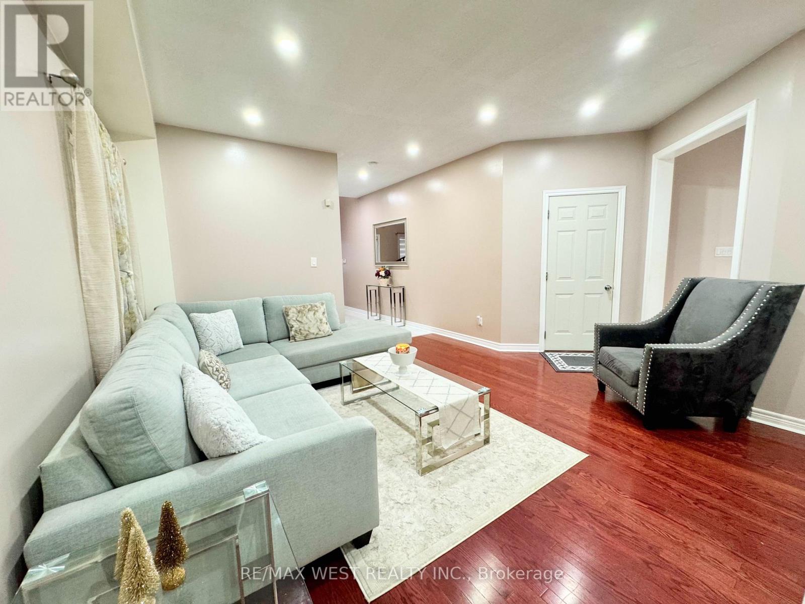 43 Tatra Crescent Property Photo 9