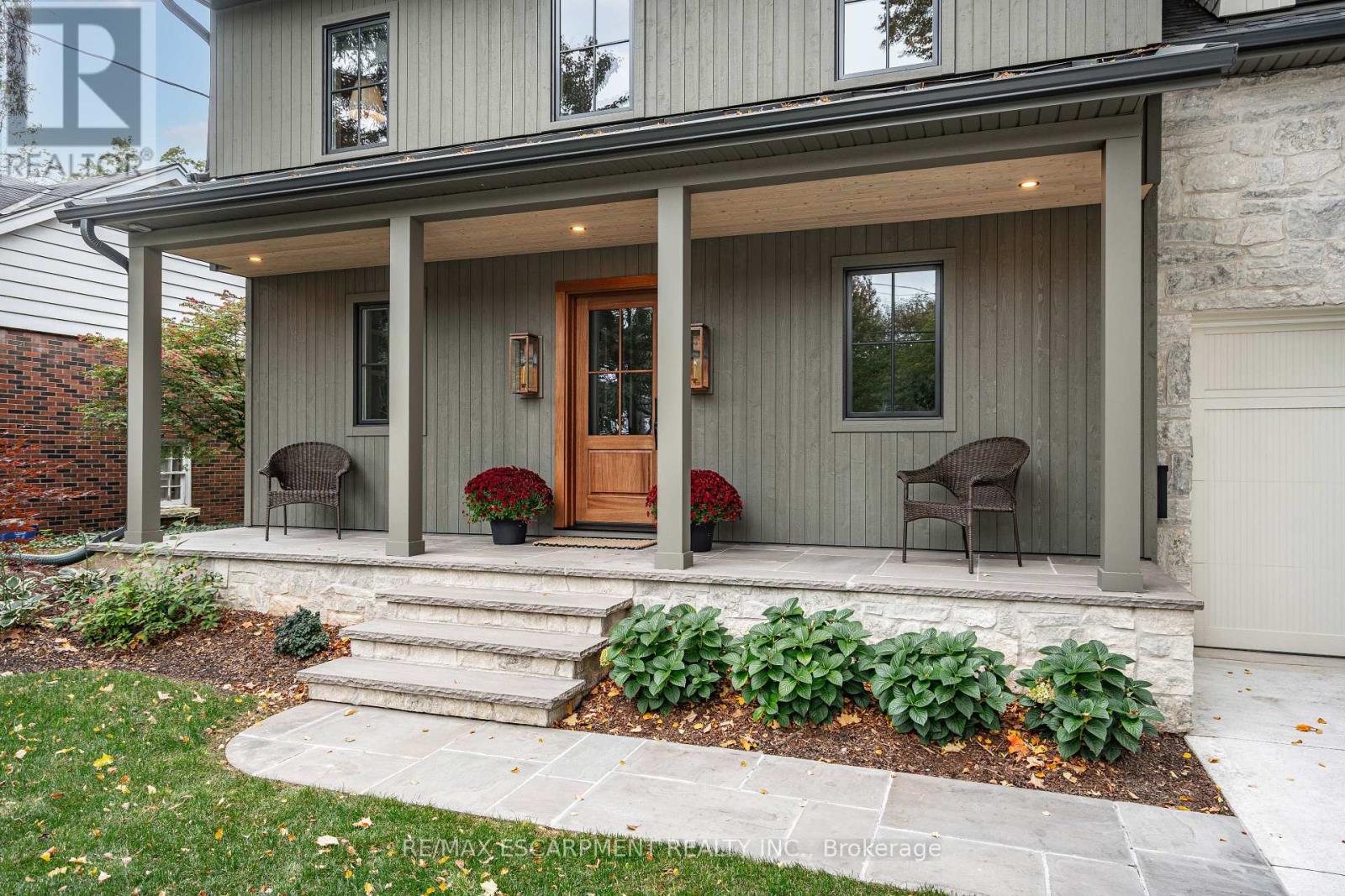890 Forest Glen Avenue Property Photo 3